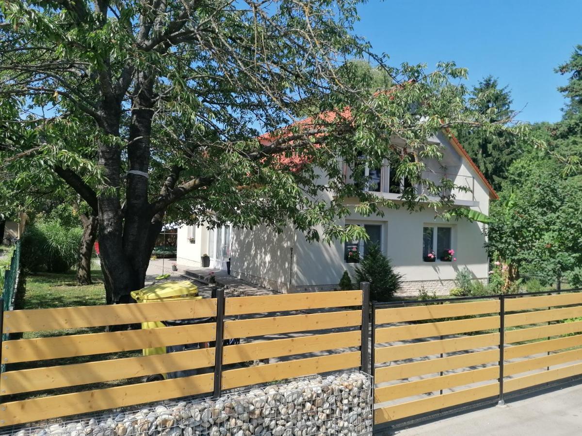 Angela Haz Apartment Balatonbereny Luaran gambar